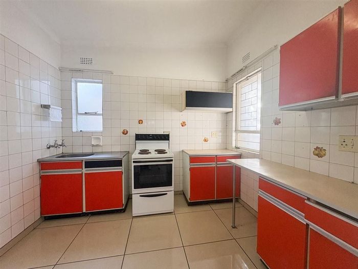 Beyers Park Townhouse For Sale: 1 Bed, Pool, Garage, Scullery, Close to Amenities.