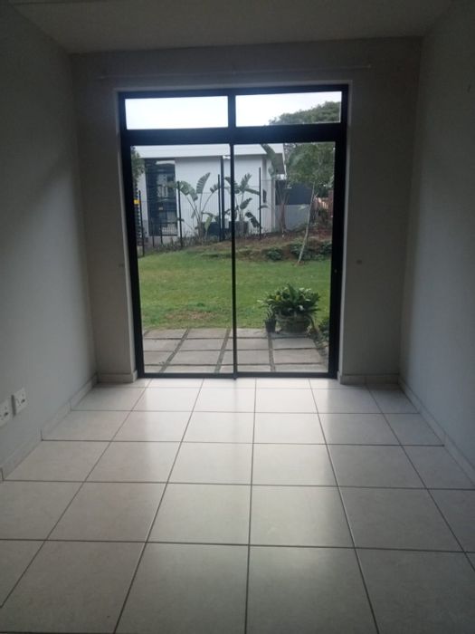 1-Bedroom Apartment in Ballito Central To Rent with garden, carport, and prepaid utilities.