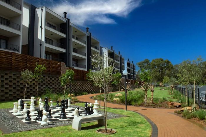Rietvlei AH Apartment To Rent: Access to gym, sports courts, and lifestyle amenities.