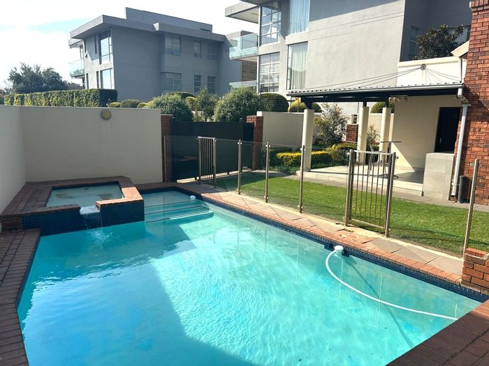 Morningside Apartment To Rent: 2 beds, pool, secure parking, private patio.