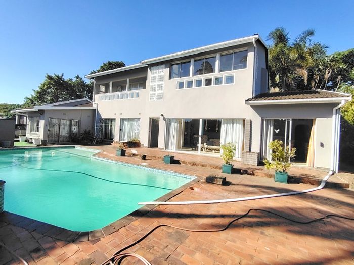 For Sale: Spacious Uvongo house with pool, garages, and entertainment areas.