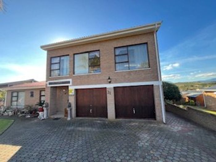 Reebok House For Sale: 3 Bedrooms, Braai Room, Double Garage, Close to Beaches.