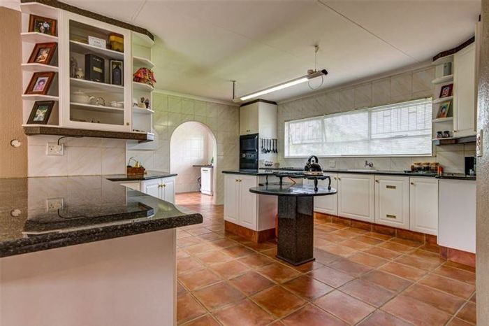 For Sale: Benoni Small Farms Farm with 4 beds, pool, granny flat, and boreholes.