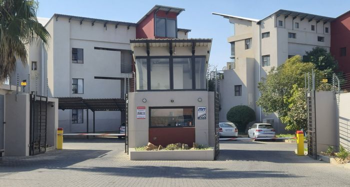 Rooihuiskraal North Apartment For Sale: 2 Bedrooms, garden, secure complex, parking.