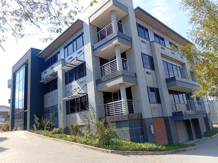 Commercial Office Space To Rent in Randjespark: 24/7 Security, Parking, Fibre Connectivity.