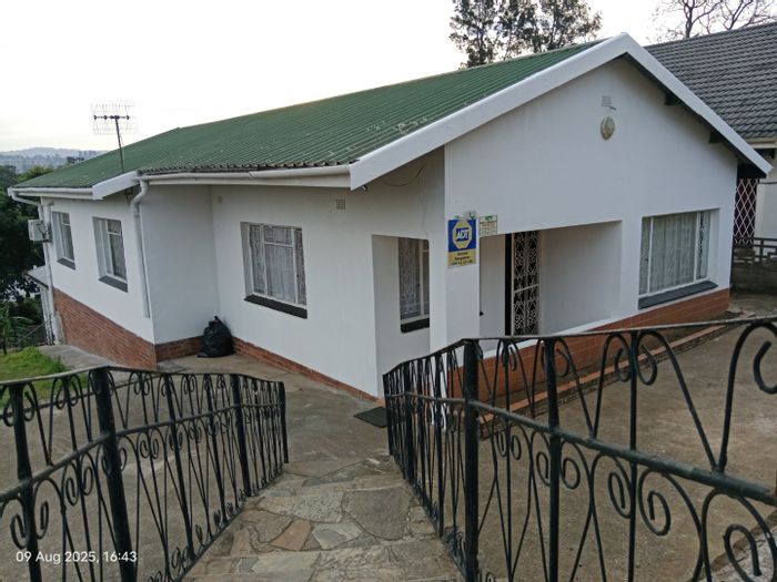Allandale House For Sale: 3 bedrooms, flatlet, close to schools and shops.
