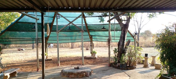 Kameeldrift East Farm For Sale: 1.3ha, pool, guest flatlet, ample parking.