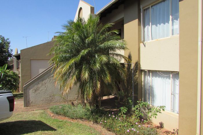 For Sale: Kingsview Apartment with 2 Bedrooms, Security Complex, and Parking Bay.