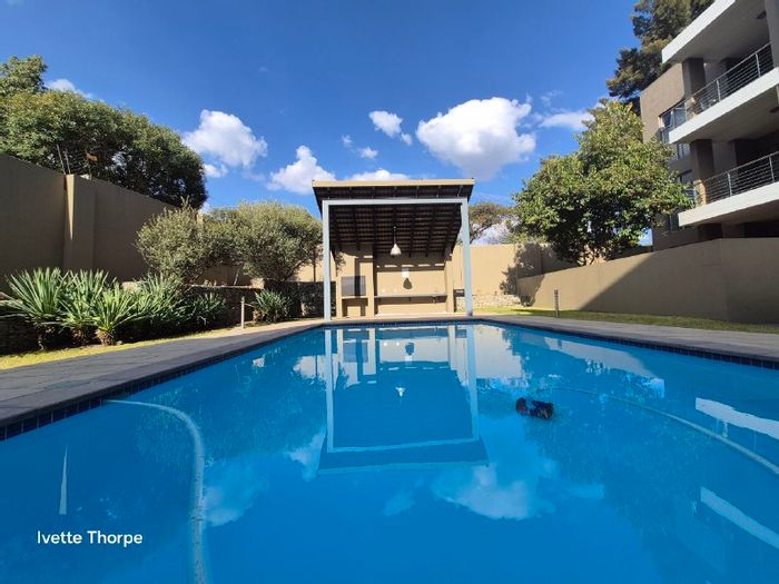 Bryanston House To Rent: 3 beds, secure complex, private garden, solar power.