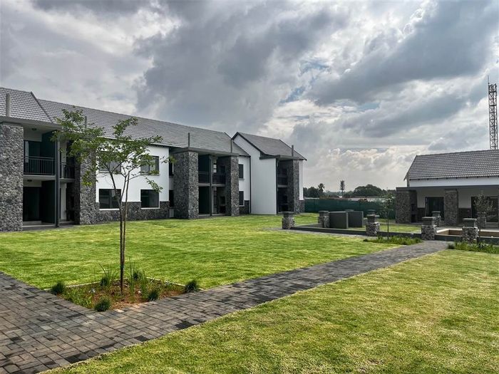 2 Bed, 1 Bath Apartment To Rent in Kempton Park AH with pool and security.