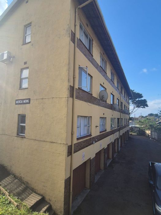 2-Bedroom Apartment For Sale in Wentworth with garage, near amenities and transport.