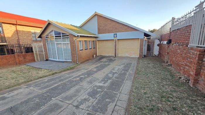 Laudium House For Sale: 4 bedrooms, double garage, secure gated community, low maintenance.