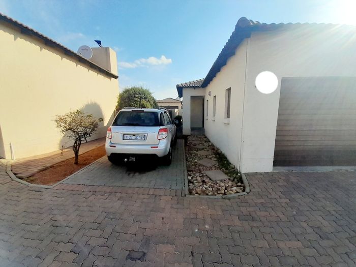 For Sale: 3-Bedroom Townhouse in Thatchfield Hills with garden, garage, and security.