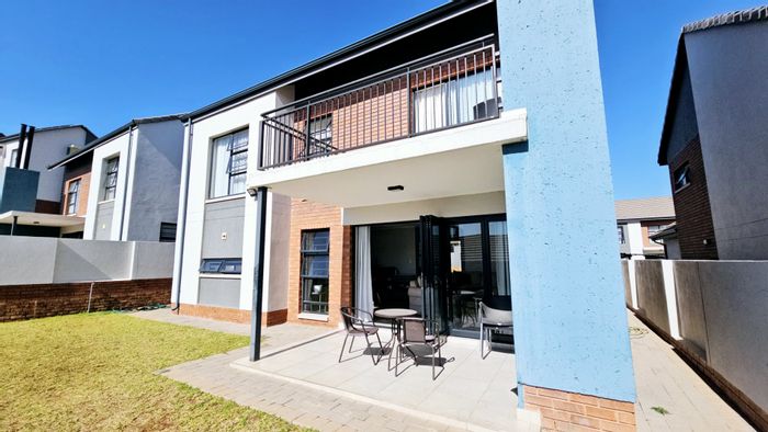 Amberfield Townhouse To Rent: 3 beds, pet-friendly, garage, patio with braai.