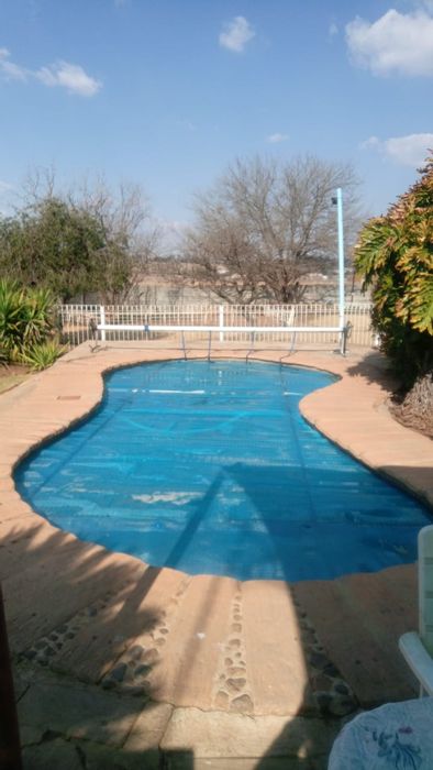 Bredell House For Sale: 2 Bedrooms, pool, spacious garden, and borehole access.