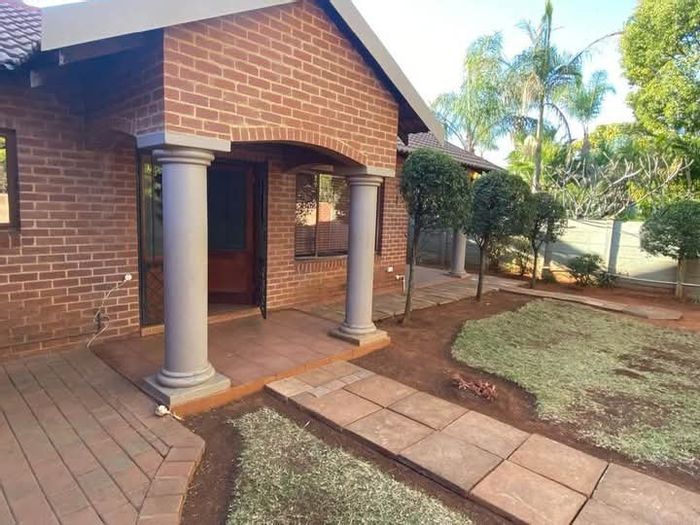 For Sale: House in Doornpoort AH with 3 bedrooms, double garage, and garden.