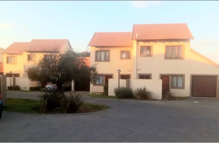 2 Bedroom Apartment to Rent in Carlswald with Garage and Private Garden.