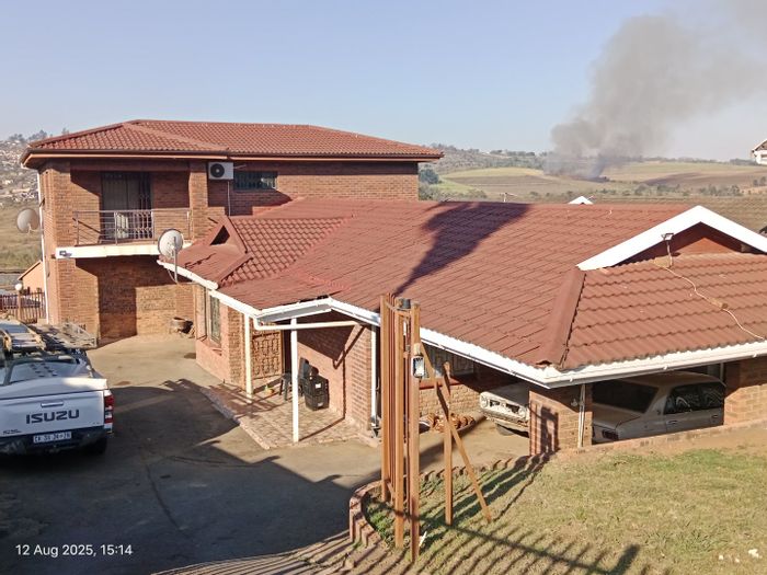 Orient Heights House For Sale: Dual living spaces, ample parking, and private entrances.
