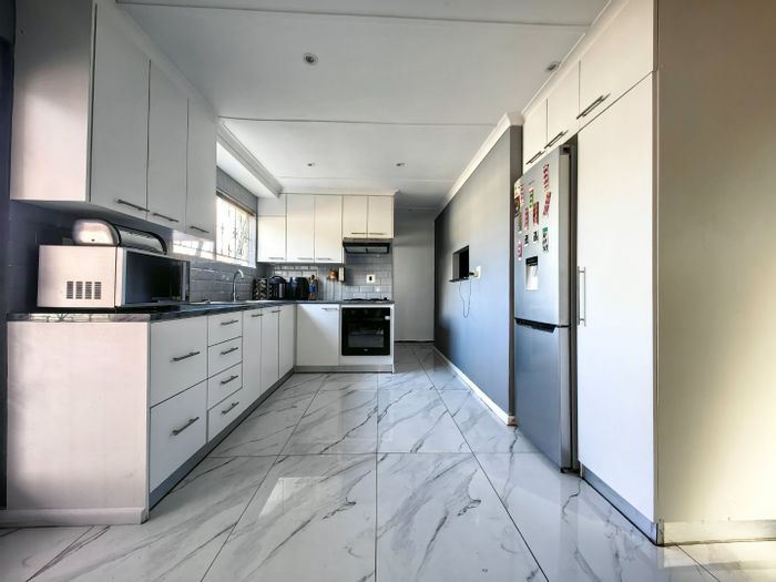 Westridge House For Sale: 3 Bedrooms, gated parking, spacious layout, close to amenities.