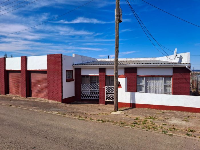 For Sale: 4-Bedroom House in Mdantsane Nu 8 with Double Garage and En-Suite.