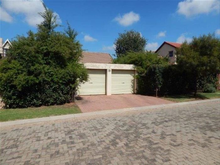For Sale: Glen Marais Townhouse with 5 bedrooms, pool, and granny flat.