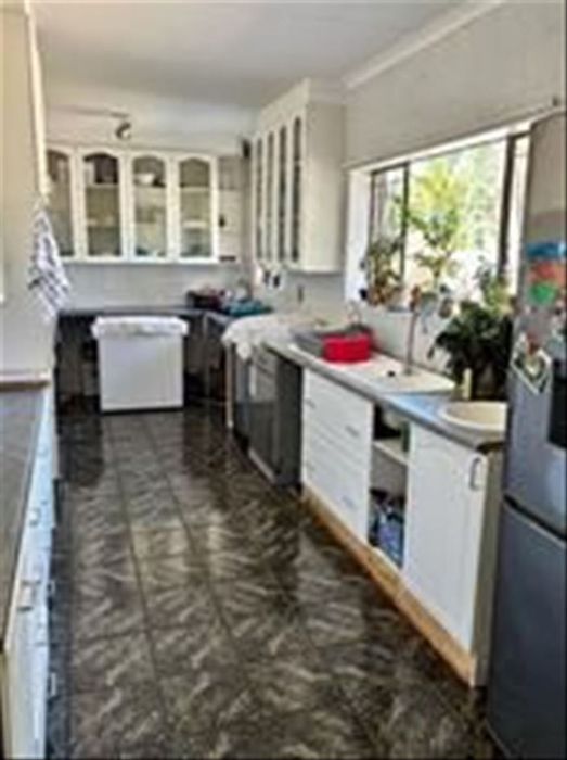 Witkoppie Ridge House For Sale: 3 Bedrooms, 2 Bathrooms, Spacious Layout, Secure Parking.