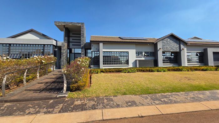 Eldoraigne House For Sale: 4 bedrooms, entertainment area, solar panels, garden, garage.