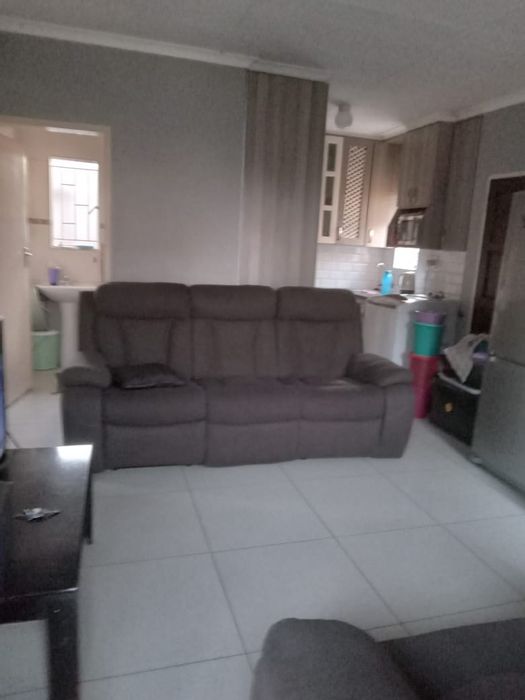 Bloubosrand House For Sale: 2 Bedrooms, secure complex, double carport, Zozo hut.