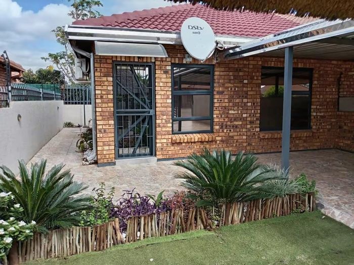 Soshanguve Ext House For Sale: 2 Bedrooms, secure complex, near shopping amenities.