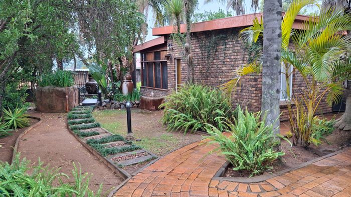 For Sale: Spacious 4-Bedroom House in Pretoria Gardens with Lapa and Jacuzzi.