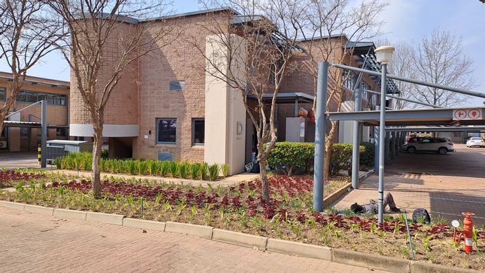 Commercial Property To Rent in Randjespark: Free-standing buildings with serene surroundings and security.