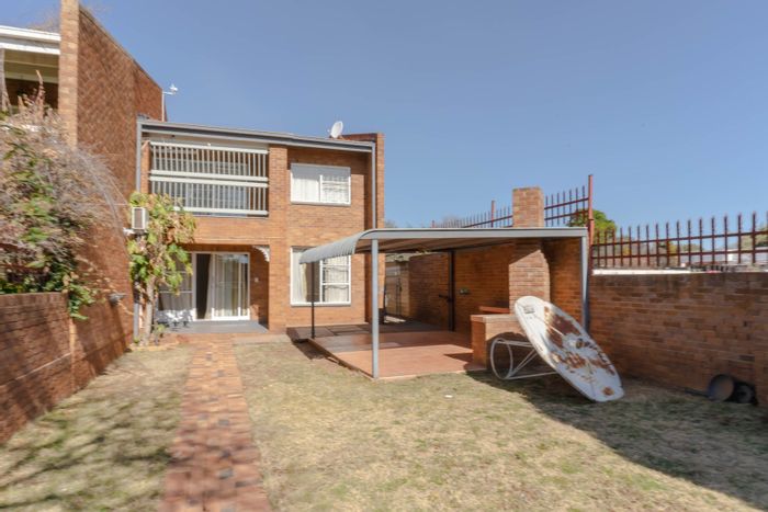 For Sale: Townhouse in Stilfontein Ext 3 with garden, braai area, and flatlet.