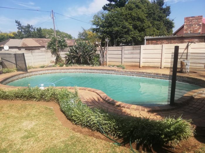 For Sale: 4 Bedroom House in Crystal Park with rental flatlets and pool.