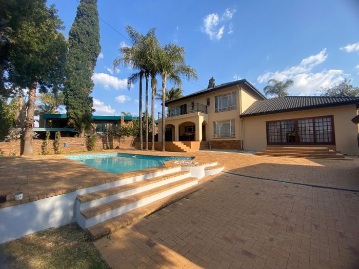 Zwartkop House For Sale: 4 Bedrooms, pool, office, secure parking, and staff quarters.