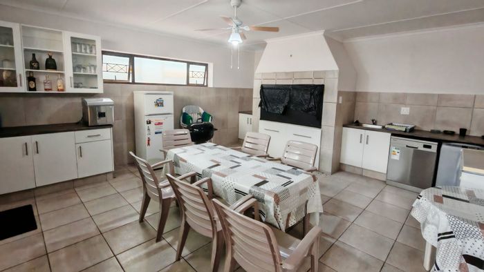 For Sale: House in Twee Kuilen with 5 beds, pool, beach access, security.
