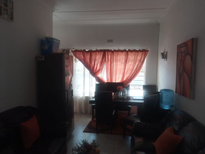 2-Bedroom Apartment To Rent in Edenvale Central with secure area and amenities.