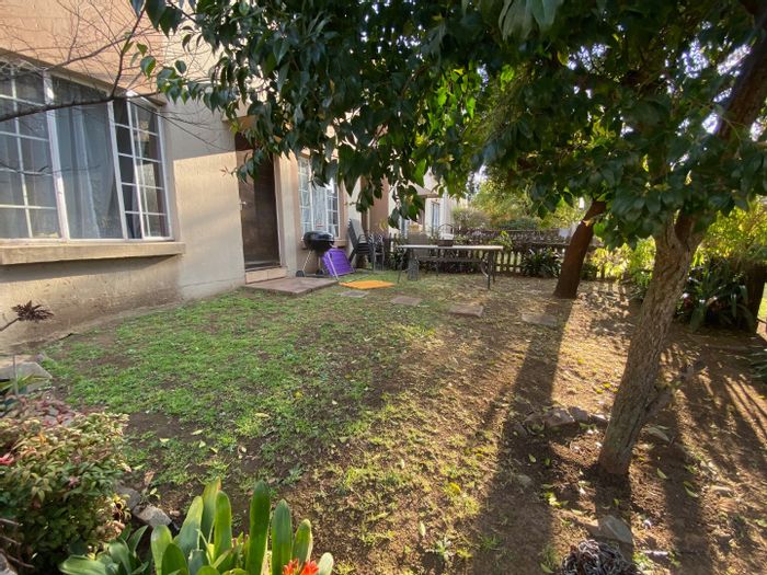 Benoni North Apartment For Sale: 2-bedroom, private garden, pet-friendly, secure parking.
