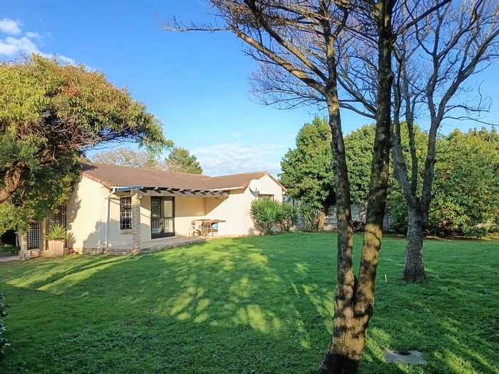 Charlo House For Sale: 3 Beds, Flatlet, Large Yard, Water Tanks, Great Potential.