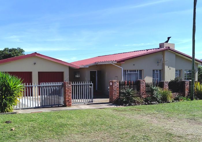 Kareedouw Central House For Sale: 3 Bedrooms, spacious garage, large stand, income potential.