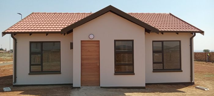 For Sale: House in Crystal Park with 3 bedrooms, close to amenities and transport.