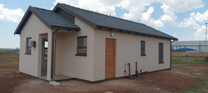 Crystal Park House For Sale: 3 Bedrooms, Solar Geyser, Close to Amenities.