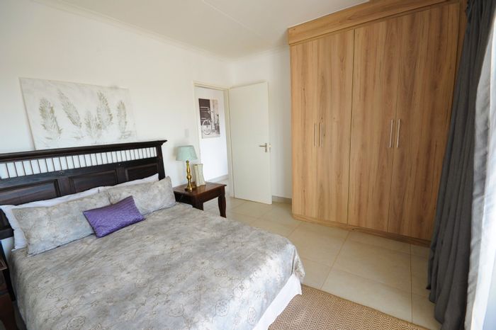 Glen Marais Apartment To Rent: 2 Bedrooms, balcony, secure estate, U-shape kitchen.