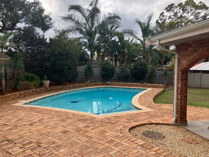 For Sale: House in Vanes Estate with pool, study, and double garage.