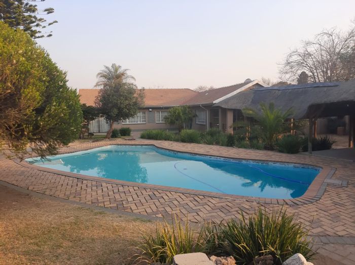 Lombardy East House For Sale: Spacious living, pool, Lapa, office, and parking.