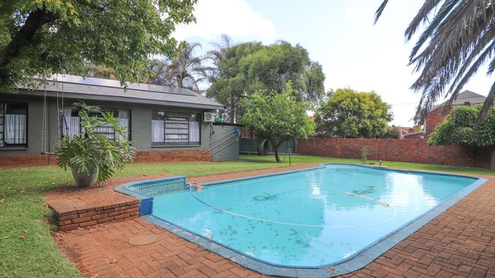 Flamwood House For Sale: 3 Bedrooms, pool, borehole, inverter, spacious yard.