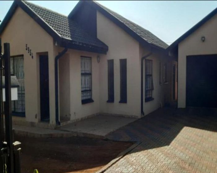 3-Bedroom House for Sale in Ga-Rankuwa with Secure Parking and Garden Space.