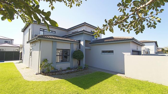 For Sale: House in Parklands North with 4 bedrooms, pool, and entertainment area.