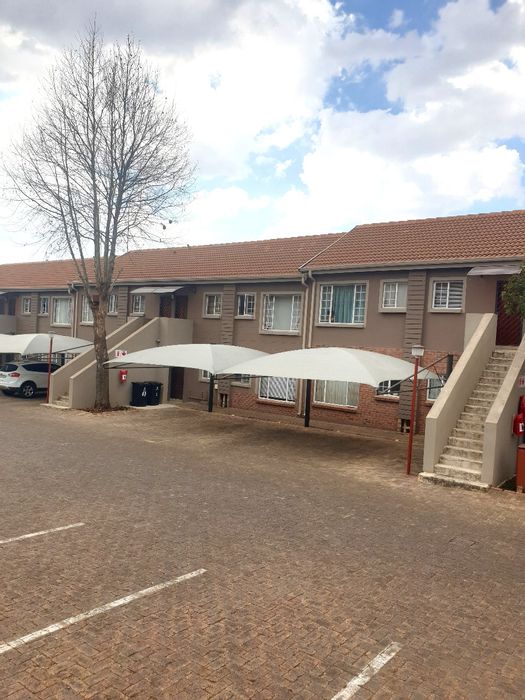Rynfield Apartment For Sale: 2 beds, secure complex, private garden, parking included.