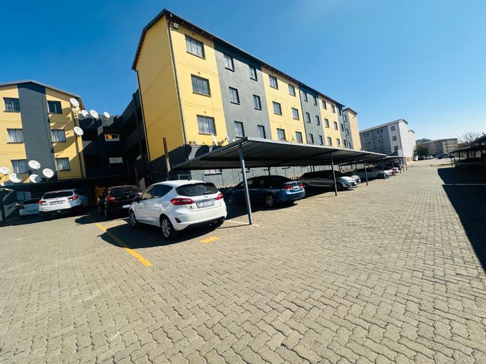 For Sale: 2-Bedroom Apartment in Fleurhof with secure access and communal gardens.