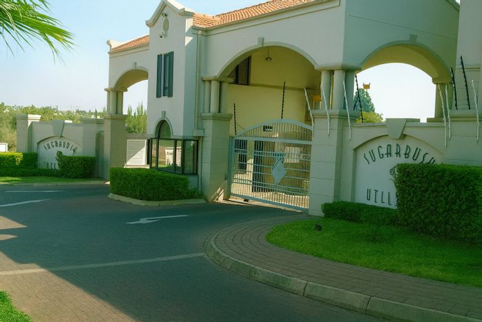 Ground-floor apartment in Noordwyk with garden access, security, and open-plan living.
